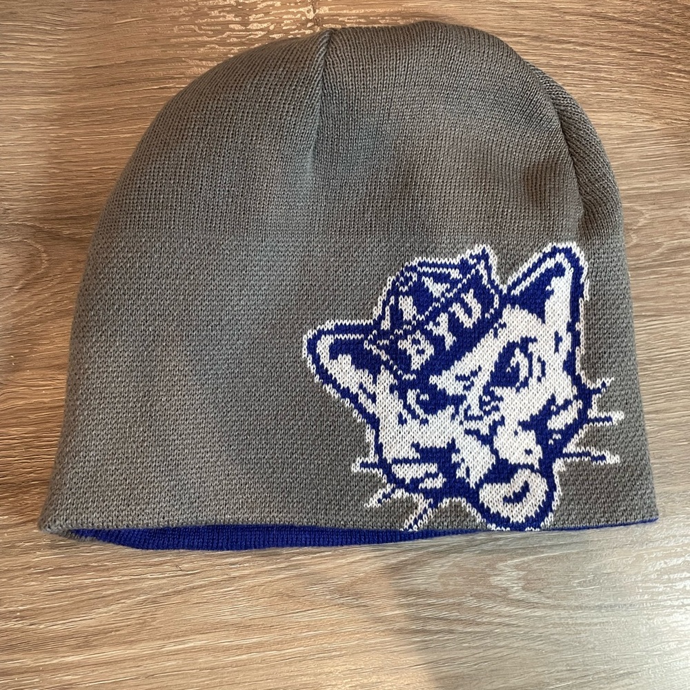 NWT- BYU fan beanie - reversible with vintage cougar displayed - Picture 3 of 6